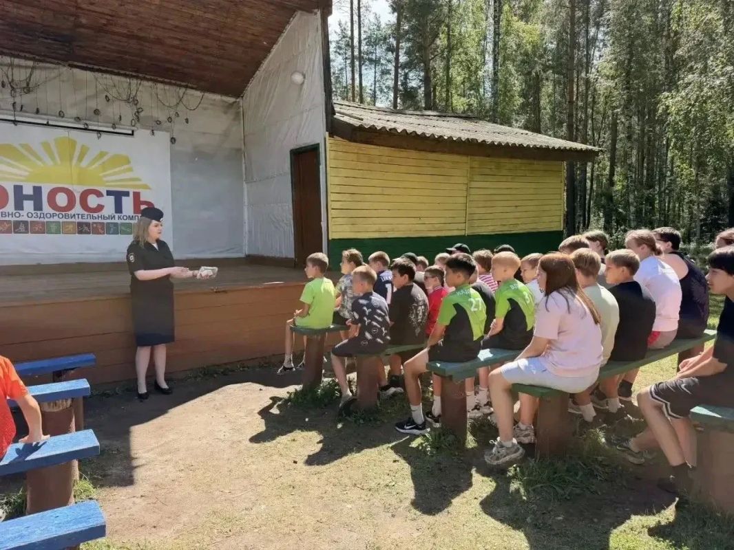 В детских оздоровительных лагерях «Юность» и «Сивинь» в Краснослободском районе прошли профилактические мероприятия с участием представителей различных подразделений МВД по Республике Мордовия В детских оздоровительных лагерях «Юность» и «Сивинь» в Краснослободском районе прошли профилактические мероприятия с участием представителей различных подразделений МВД по Республике Мордовия