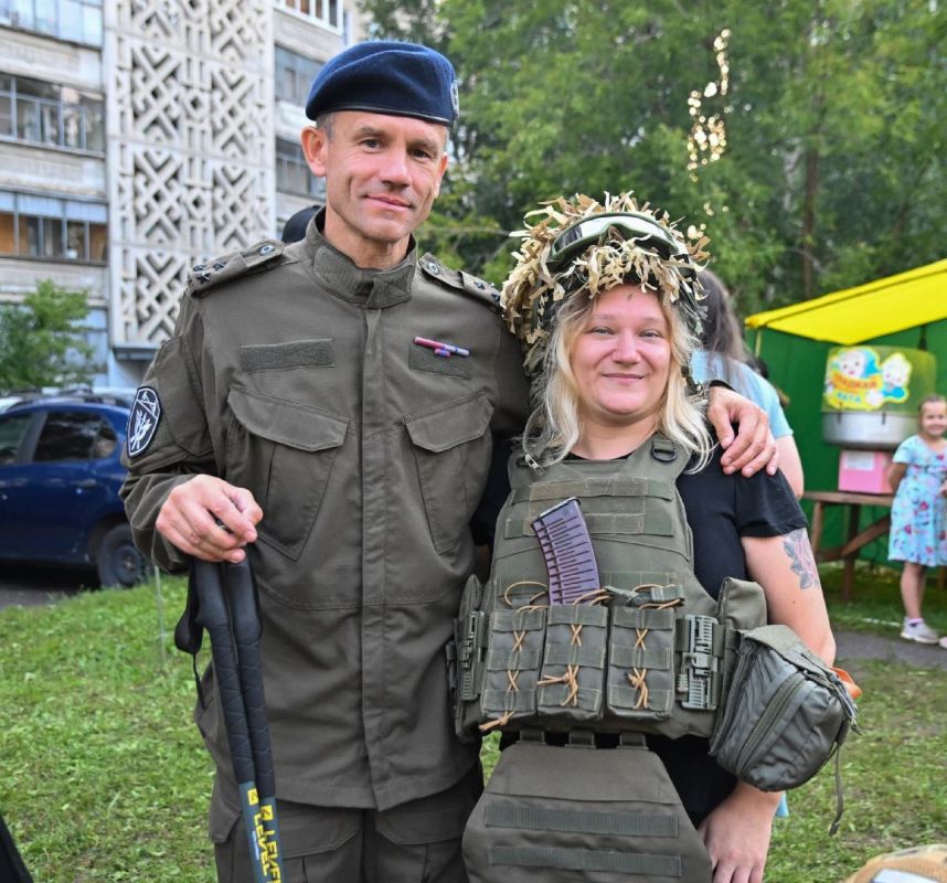 Несколько тысяч человек собрал праздник двора на окраине спального микрорайона Заречный Несколько тысяч человек собрал праздник двора на окраине спального микрорайона Заречный