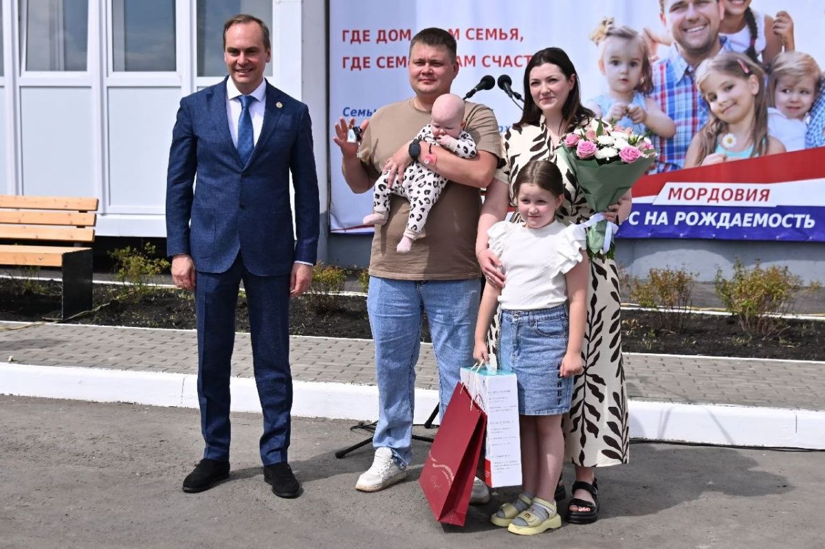 В Саранске, в доме по улице Косарева пахнет свежей краской, а в коридорах разносится детский смех В Саранске, в доме по улице Косарева пахнет свежей краской, а в коридорах разносится детский смех