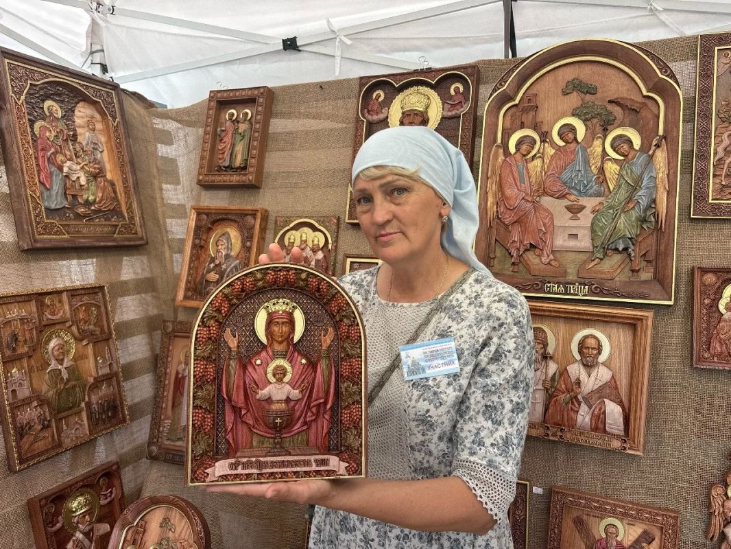 В Саранске по благословению митрополита Саранского и Мордовского Зиновия развернулась масштабная межрегиональная православная выставка-ярмарка «На земле Святого праведного воина Феодора Ушакова» В Саранске по благословению митрополита Саранского и Мордовского Зиновия развернулась масштабная межрегиональная православная выставка-ярмарка «На земле Святого праведного воина Феодора Ушакова»