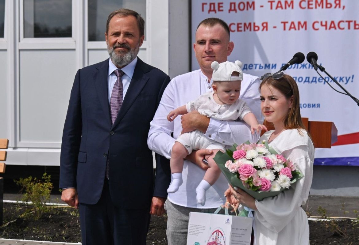 В Саранске, в доме по улице Косарева пахнет свежей краской, а в коридорах разносится детский смех В Саранске, в доме по улице Косарева пахнет свежей краской, а в коридорах разносится детский смех