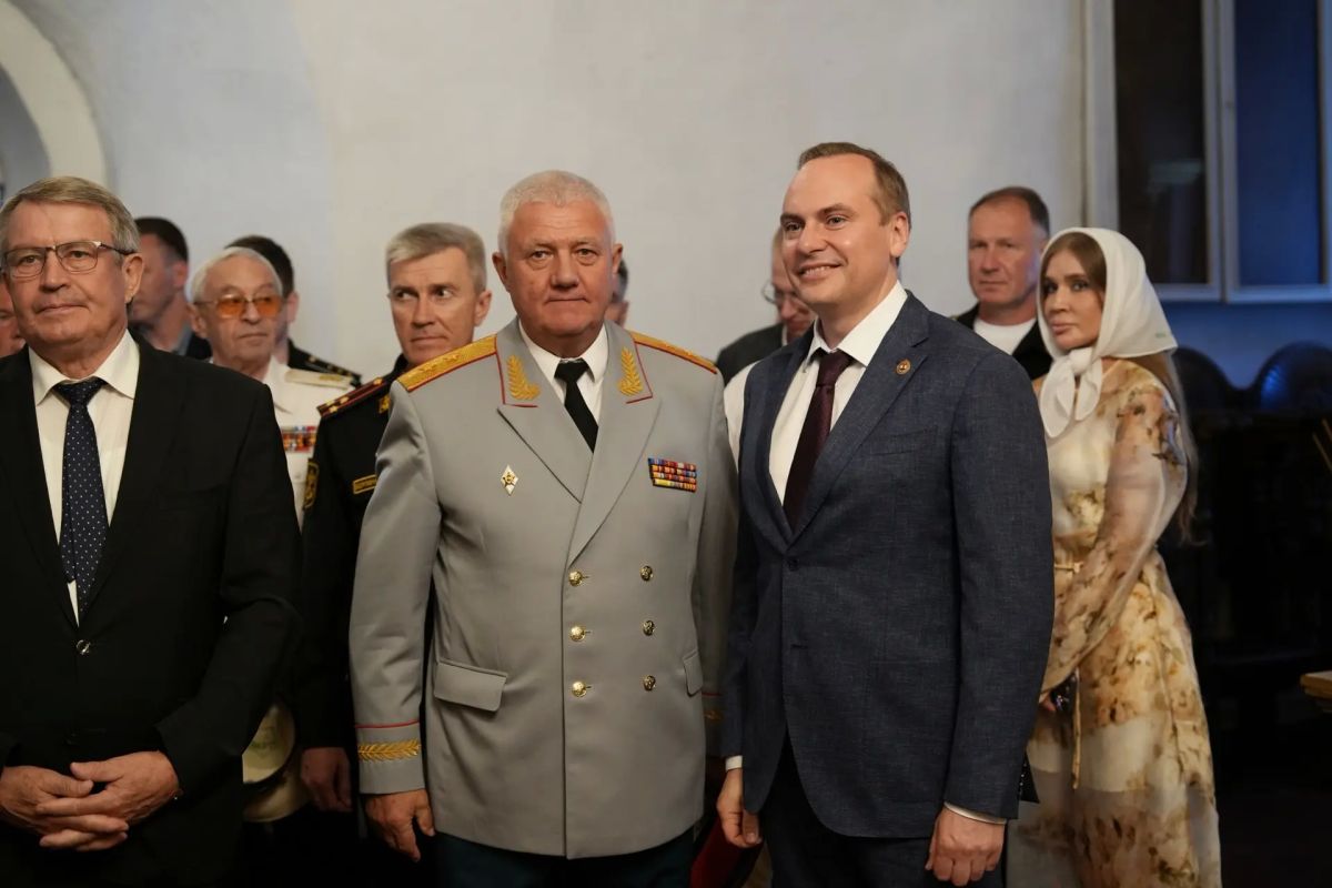 Артём Здунов: На святой темниковской земле, с дорогими почётными гостями, прибывшими в Мордовию на 25-летие канонизации великого флотоводца, нашего земляка - Фёдора Фёдоровича Ушакова Артём Здунов: На святой темниковской земле, с дорогими почётными гостями, прибывшими в Мордовию на 25-летие канонизации великого флотоводца, нашего земляка - Фёдора Фёдоровича Ушакова