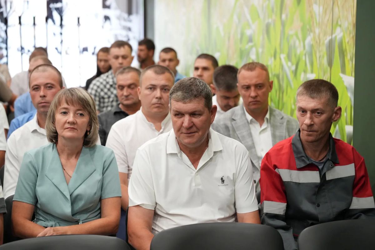 Артём Здунов: Встретились с сотрудниками ГК «Магма» - одним из крупнейших промышленных холдингов Мордовии Артём Здунов: Встретились с сотрудниками ГК «Магма» - одним из крупнейших промышленных холдингов Мордовии