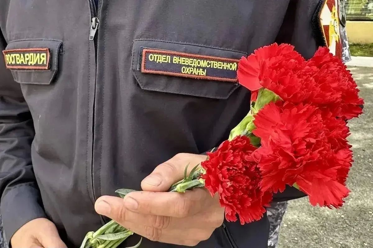 В Саранске росгвардейцы почтили память сослуживца – старшего сержанта милиции Александра Лашина В Саранске росгвардейцы почтили память сослуживца – старшего сержанта милиции Александра Лашина