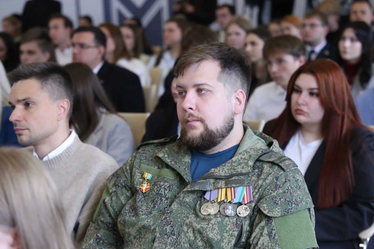 В Саранске состоялась встреча Главы РМ Артёма Здунова и Уполномоченного по правам человека в РФ Яны Лантратовой с активной молодёжью региона В Саранске состоялась встреча Главы РМ Артёма Здунова и Уполномоченного по правам человека в РФ Яны Лантратовой с активной молодёжью региона