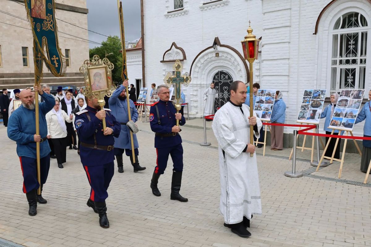 В Саранске совершен чин обновления Иоанно-Богословского собора В Саранске совершен чин обновления Иоанно-Богословского собора