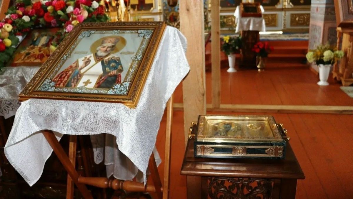 В день Преображения Господня в храм Казанской иконы Божией Матери (Ромодановский район) прибыл ковчег с частицей мощей святителя Николая Чудотворца!