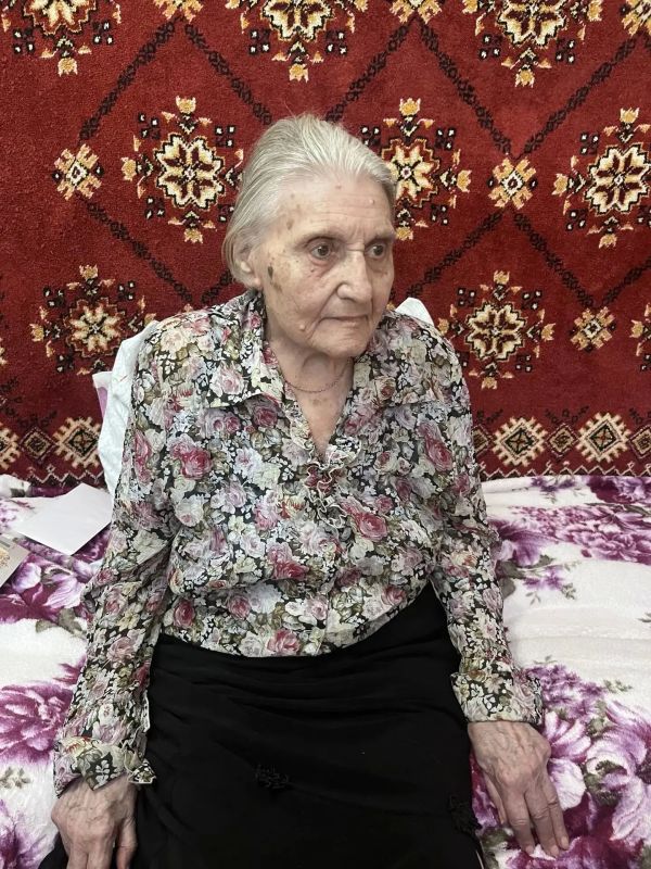 Работники прокуратуры поздравили с 95-летним юбилеем ветерана Великой Отечественной войны – труженика тыла Работники прокуратуры поздравили с 95-летним юбилеем ветерана Великой Отечественной войны – труженика тыла