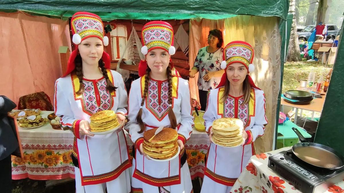 В парке культуры и отдыха имени В.П.Филатова поселка Ромоданово в очередной раз с успехом прошел районный межэтнический фестиваль национальной кухни «ВкусФест» В парке культуры и отдыха имени В.П.Филатова поселка Ромоданово в очередной раз с успехом прошел районный межэтнический фестиваль национальной кухни «ВкусФест»