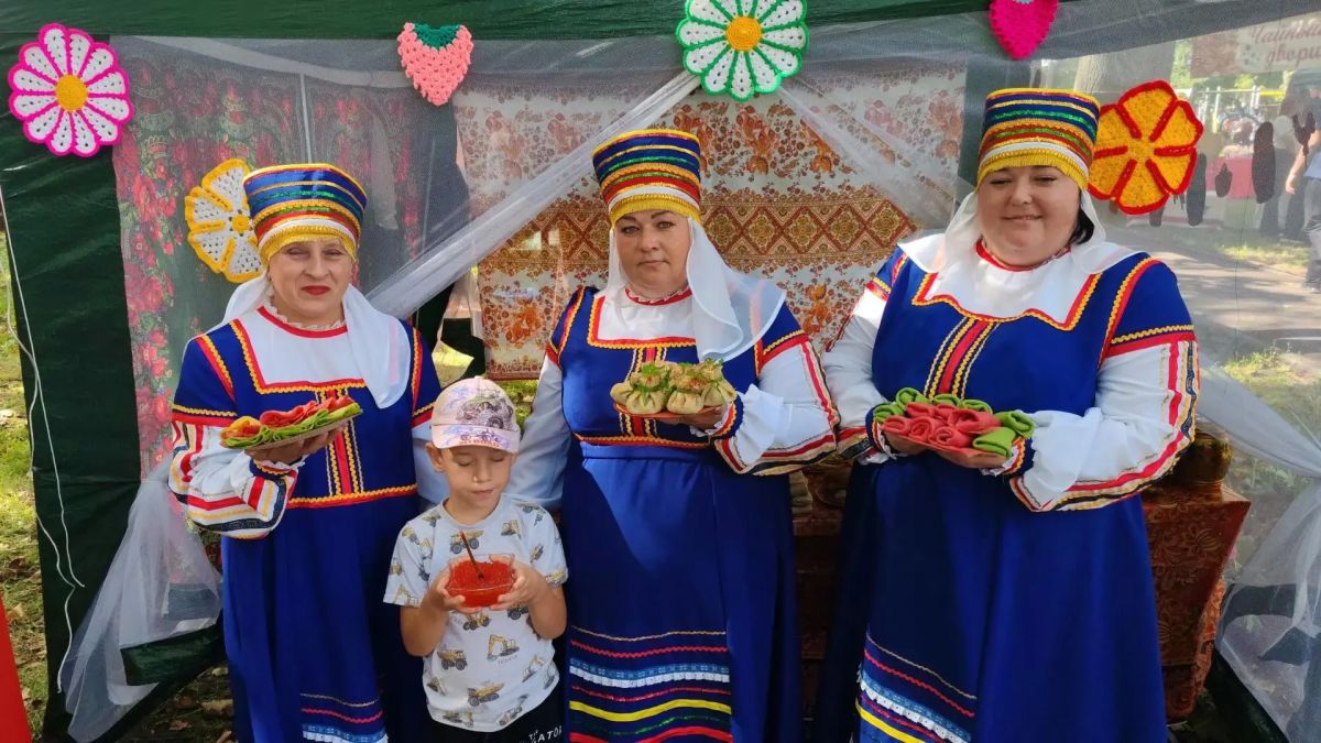 В парке культуры и отдыха имени В.П.Филатова поселка Ромоданово в очередной раз с успехом прошел районный межэтнический фестиваль национальной кухни «ВкусФест» В парке культуры и отдыха имени В.П.Филатова поселка Ромоданово в очередной раз с успехом прошел районный межэтнический фестиваль национальной кухни «ВкусФест»