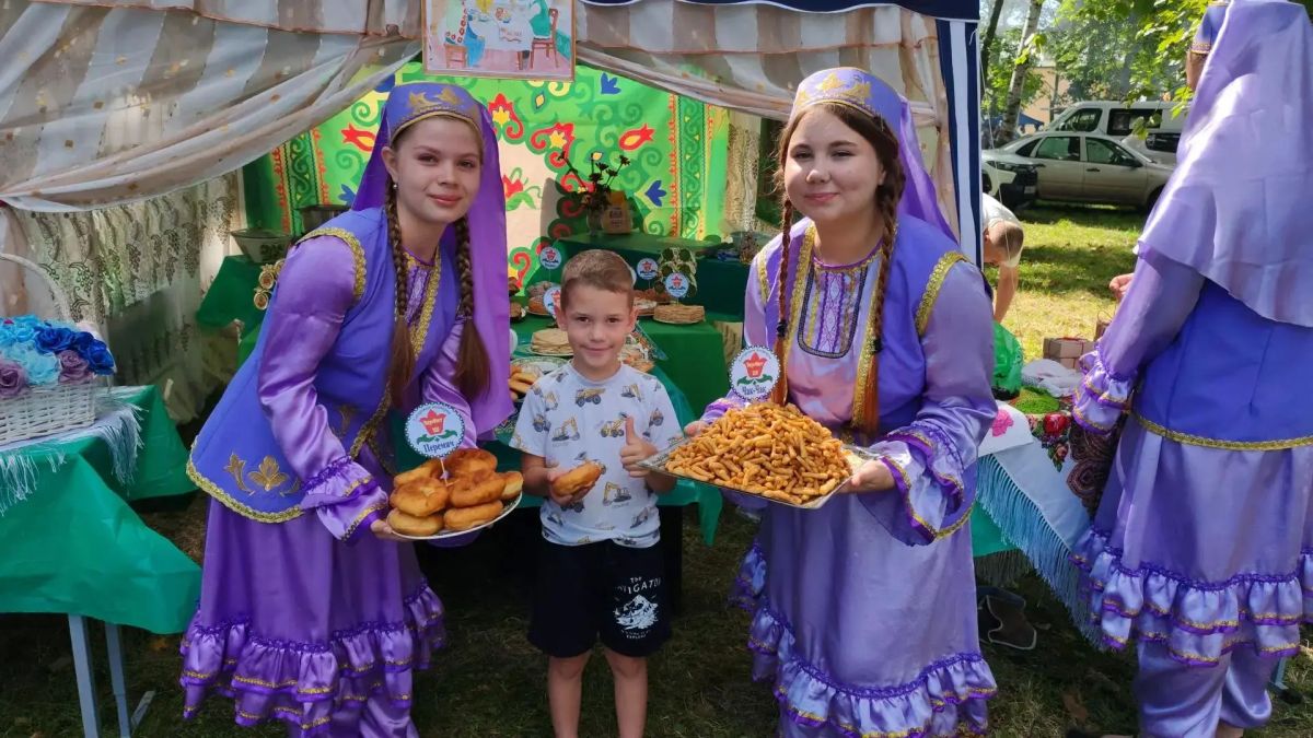 В парке культуры и отдыха имени В.П.Филатова поселка Ромоданово в очередной раз с успехом прошел районный межэтнический фестиваль национальной кухни «ВкусФест» В парке культуры и отдыха имени В.П.Филатова поселка Ромоданово в очередной раз с успехом прошел районный межэтнический фестиваль национальной кухни «ВкусФест»