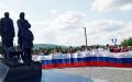 В честь Дня государственного флага нашей страны на площади мемориального комплекса «Сурский рубеж» развернулось многометровое полотнище российского триколора