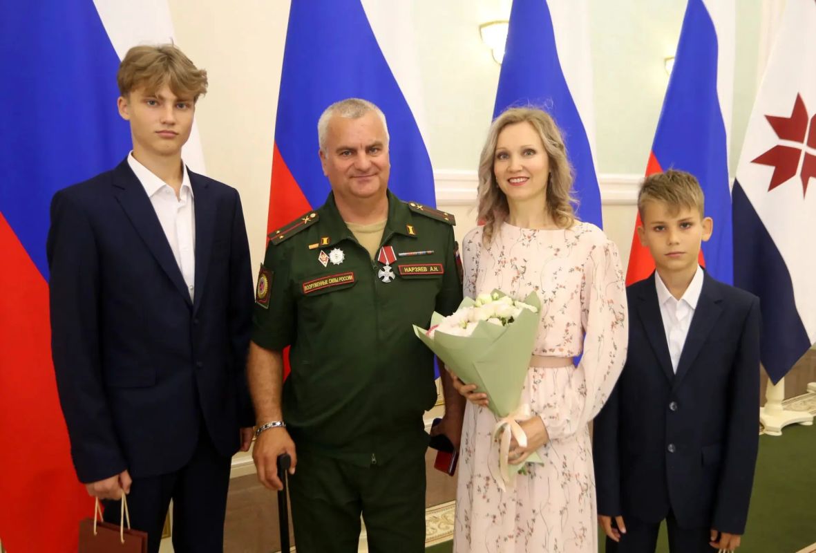 День Государственного флага Российской Федерации — это праздник, который напоминает о величии страны, о сплочённости многонационального народа и о преемственности поколений