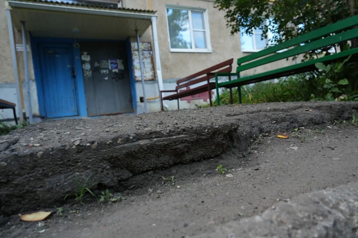 Артём Здунов: Двор по улице Лихачёва. Инспекция Артём Здунов: Двор по улице Лихачёва. Инспекция