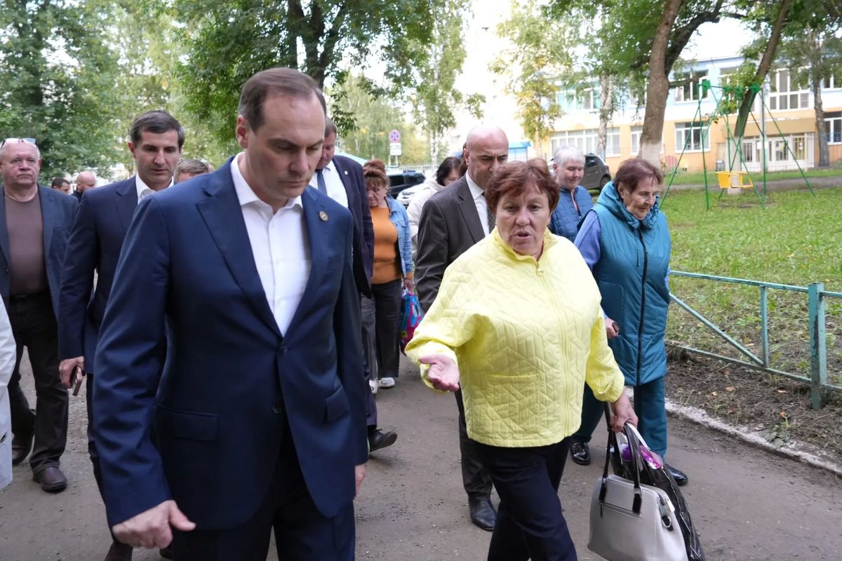 Артём Здунов: Двор по улице Лихачёва. Инспекция Артём Здунов: Двор по улице Лихачёва. Инспекция