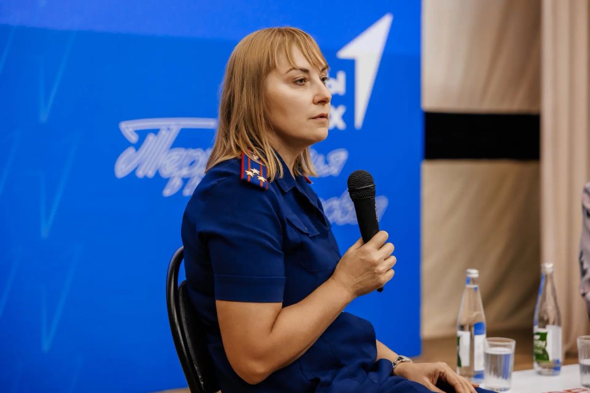 Представитель регионального следственного управления и Уполномоченный по правам ребенка встретились с подростками в детском лагере Представитель регионального следственного управления и Уполномоченный по правам ребенка встретились с подростками в детском лагере