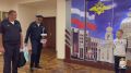 Забота о будущем: полицейские Мордовии поздравили двойняшек из многодетной семьи с Днем знаний