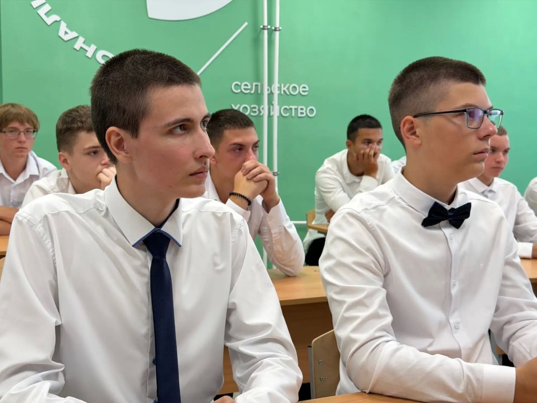А вот так 1 сентября встретили в Торбеевском колледже мясной и молочной промышленности А вот так 1 сентября встретили в Торбеевском колледже мясной и молочной промышленности