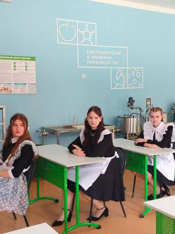 Этот День знаний запомнится Большеигнатовской школе ещё и благодаря торжественному открытию нового агротехнологического класса для старшеклассников Этот День знаний запомнится Большеигнатовской школе ещё и благодаря торжественному открытию нового агротехнологического класса для старшеклассников