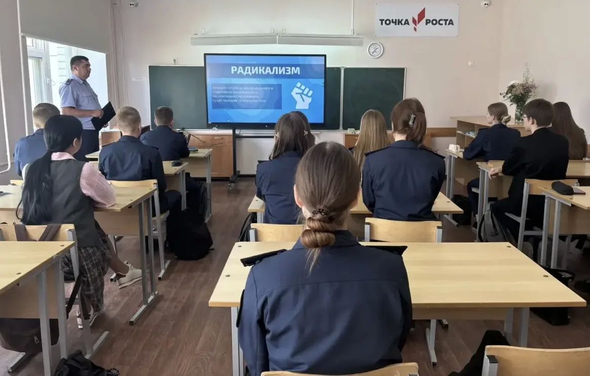 Сотрудники следственного управления провели Уроки мужества ко Дню солидарности в борьбе с терроризмом Сотрудники следственного управления провели Уроки мужества ко Дню солидарности в борьбе с терроризмом
