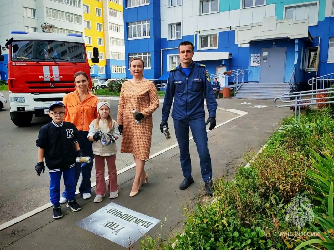 В Саранске дети и огнеборцы напомнили жителям о безопасности В Саранске дети и огнеборцы напомнили жителям о безопасности