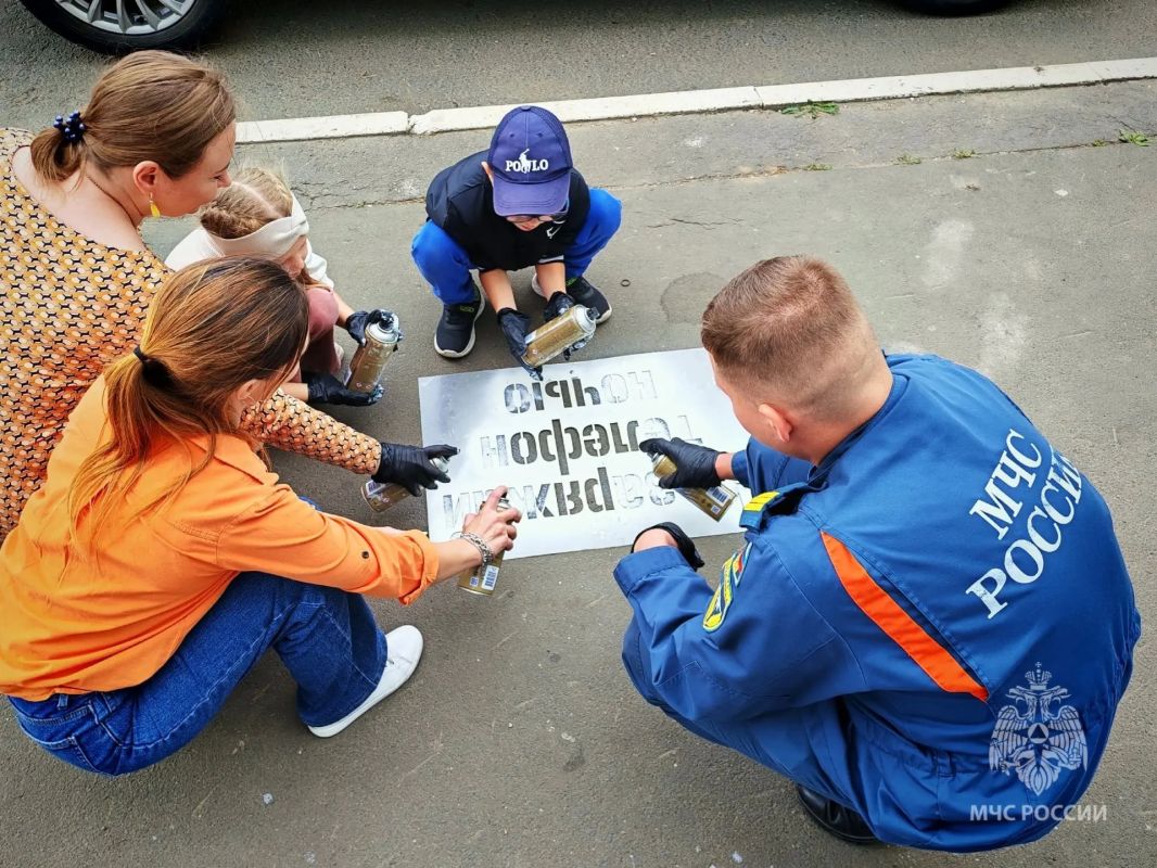 В Саранске дети и огнеборцы напомнили жителям о безопасности В Саранске дети и огнеборцы напомнили жителям о безопасности
