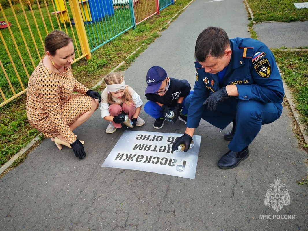 В Саранске дети и огнеборцы напомнили жителям о безопасности В Саранске дети и огнеборцы напомнили жителям о безопасности