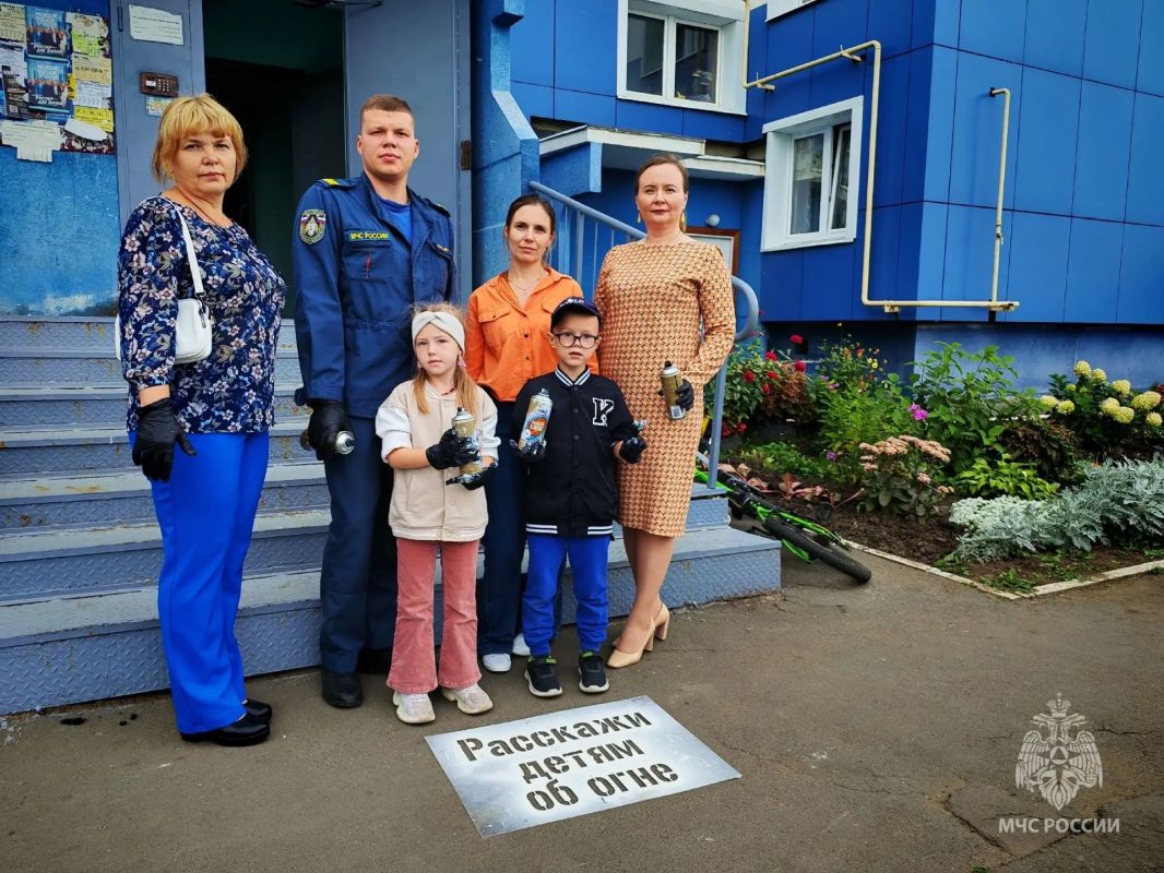 В Саранске дети и огнеборцы напомнили жителям о безопасности В Саранске дети и огнеборцы напомнили жителям о безопасности