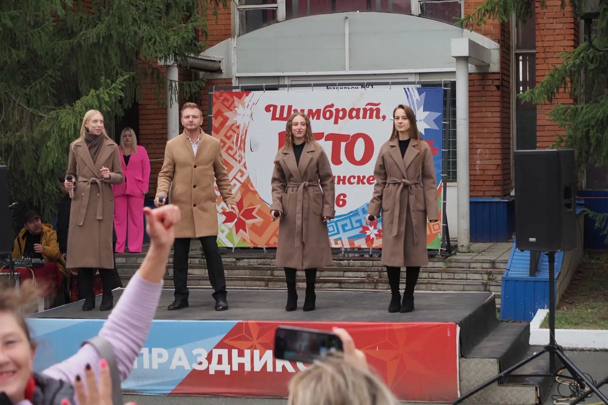 Артём Здунов: Территория нашего Мордовэкспоцентра снова стала сердцем района, живёт и развивается вместе с земляками - организовали для жителей и гостей продовольственную ярмарку, подготовили большую развлекательную программу Артём Здунов: Территория нашего Мордовэкспоцентра снова стала сердцем района, живёт и развивается вместе с земляками - организовали для жителей и гостей продовольственную ярмарку, подготовили большую развлекательную программу