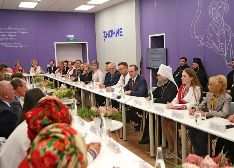12 сентября в Молодёжном центре Ардатовского района состоялась встреча Главы Республики Мордовия Артёма Здунова с представителями творческой интеллигенции региона и героями спецоперации 12 сентября в Молодёжном центре Ардатовского района состоялась встреча Главы Республики Мордовия Артёма Здунова с представителями творческой интеллигенции региона и героями спецоперации