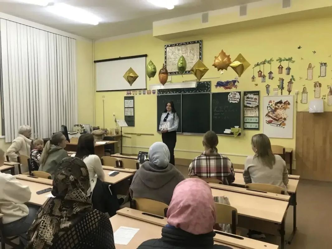 В Мордовии сотрудники полиции проводят профилактическую работу по противодействию мошенничеству со школьниками и педагогами В Мордовии сотрудники полиции проводят профилактическую работу по противодействию мошенничеству со школьниками и педагогами
