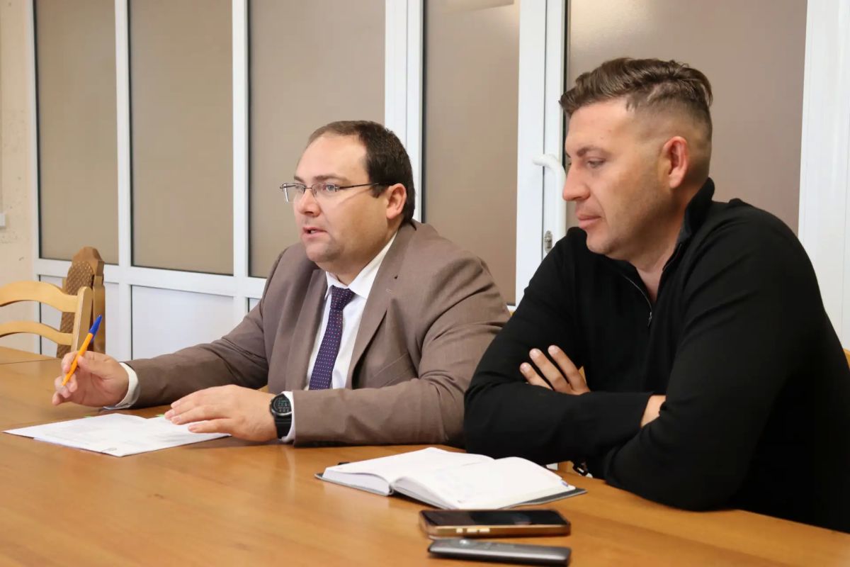 Виталий Платонов провёл рабочую встречу с Александром Куликовым, руководителем АО «Мордовиягосплем» Виталий Платонов провёл рабочую встречу с Александром Куликовым, руководителем АО «Мордовиягосплем»