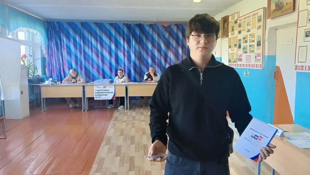 Поздравляем впервые голосующих избирателей с важным этапом в их жизни! Поздравляем впервые голосующих избирателей с важным этапом в их жизни!