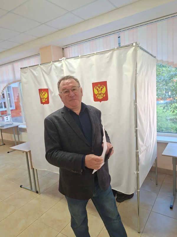 Сотрудники Министерства энергетики и ЖКХ также приняли участие в голосовании Сотрудники Министерства энергетики и ЖКХ также приняли участие в голосовании