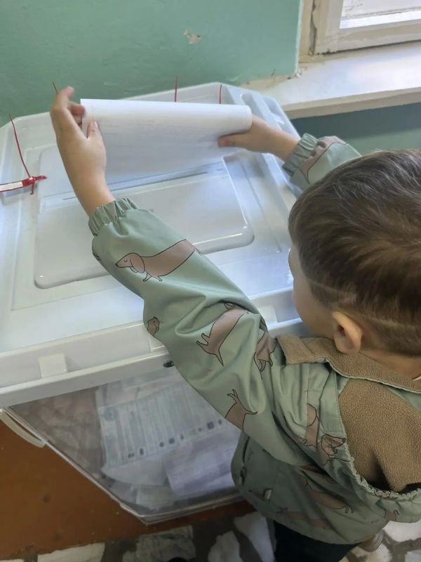 Сотрудники Министерства энергетики и ЖКХ также приняли участие в голосовании Сотрудники Министерства энергетики и ЖКХ также приняли участие в голосовании