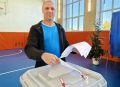 Преподаватель Ичалковского педагогического колледжа Александр Анатольевич Гуревичев на избирательный участок, расположенный в Ичалковской средней школе, пришёл вместе со своей дочерью Екатериной