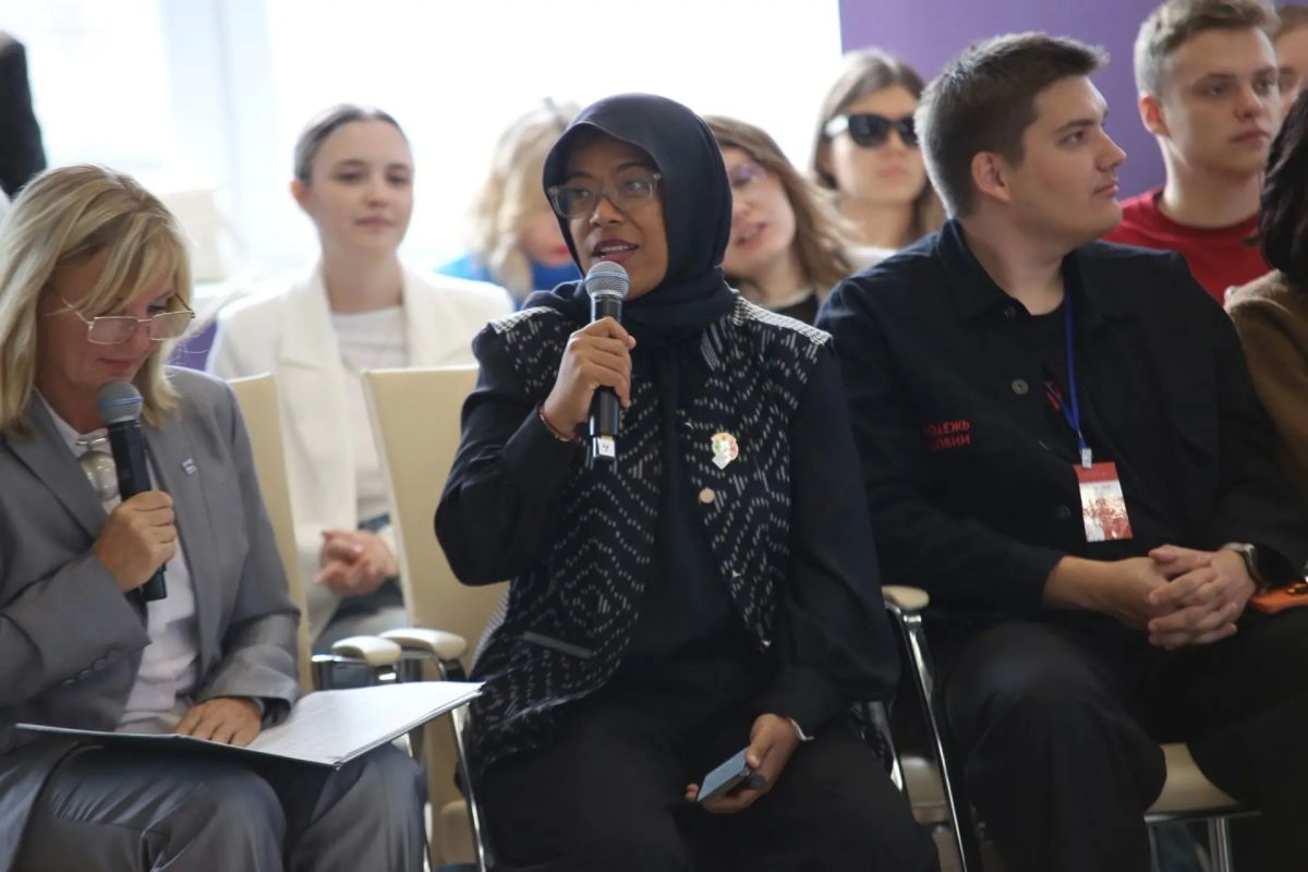 30 молодых и деятельных людей из Мордовии стали участниками Международного фестиваля молодежи в Екатеринбурге 30 молодых и деятельных людей из Мордовии стали участниками Международного фестиваля молодежи в Екатеринбурге