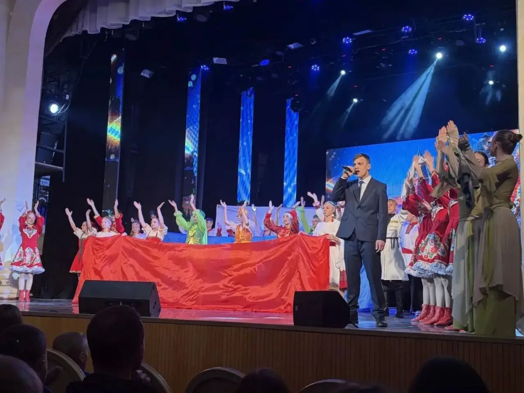 Друзья, вот и всё. Фестиваль в Уфе официально завершён! На торжественной церемонии закрытия объявили результаты всех конкурсов и наградили победителей Друзья, вот и всё. Фестиваль в Уфе официально завершён! На торжественной церемонии закрытия объявили результаты всех конкурсов и наградили победителей