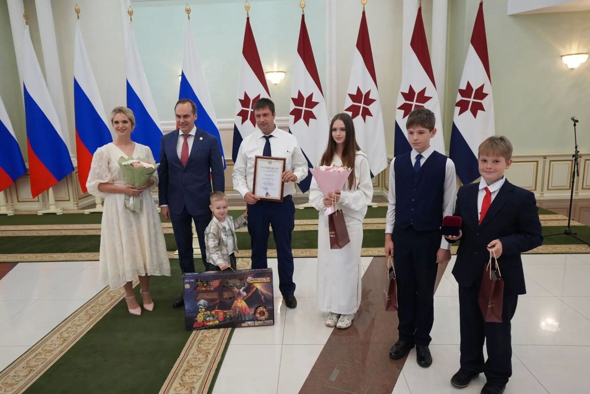 Состоялась церемония награждения по случаю Дня Конституции Республики Мордовия Состоялась церемония награждения по случаю Дня Конституции Республики Мордовия