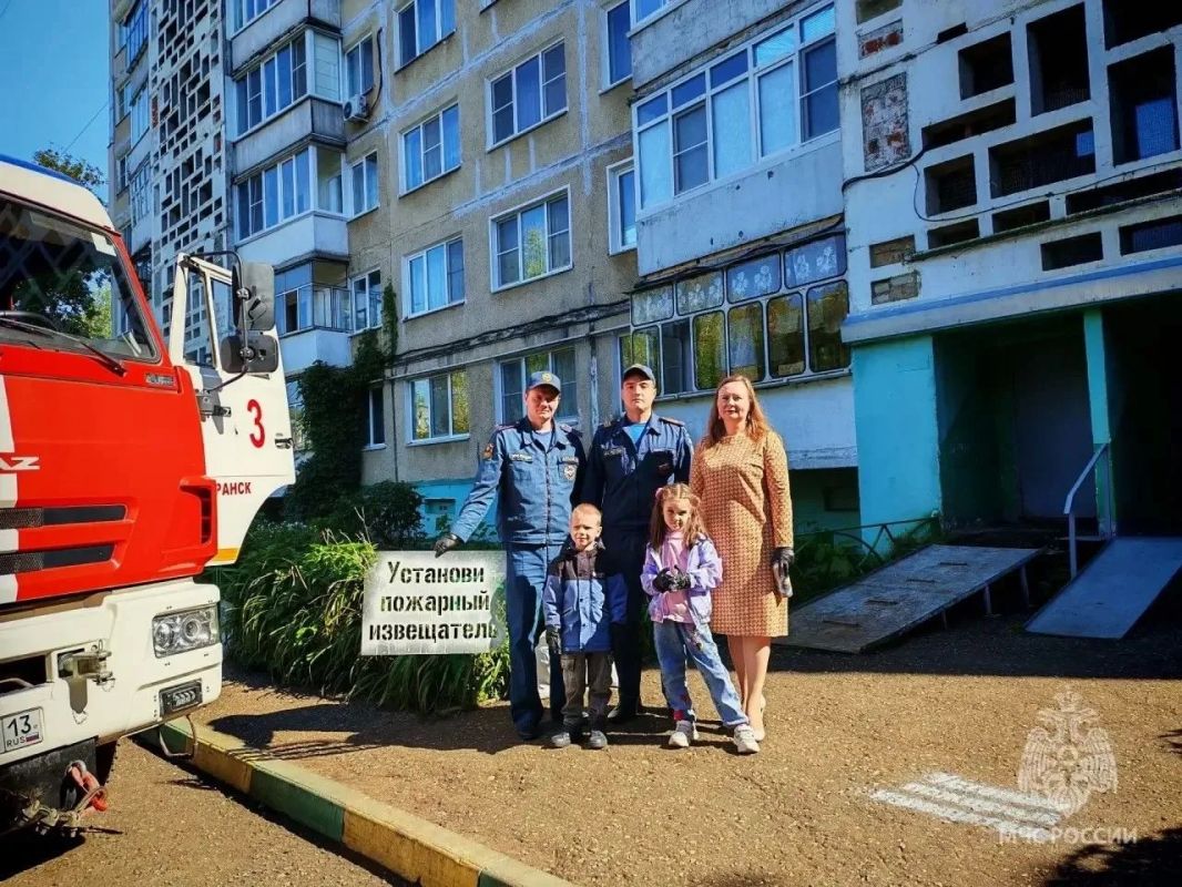 Важная социальная акция. В рамках проекта «Говорящий асфальт» воспитанники... Важная социальная акция. В рамках проекта «Говорящий асфальт» воспитанники...
