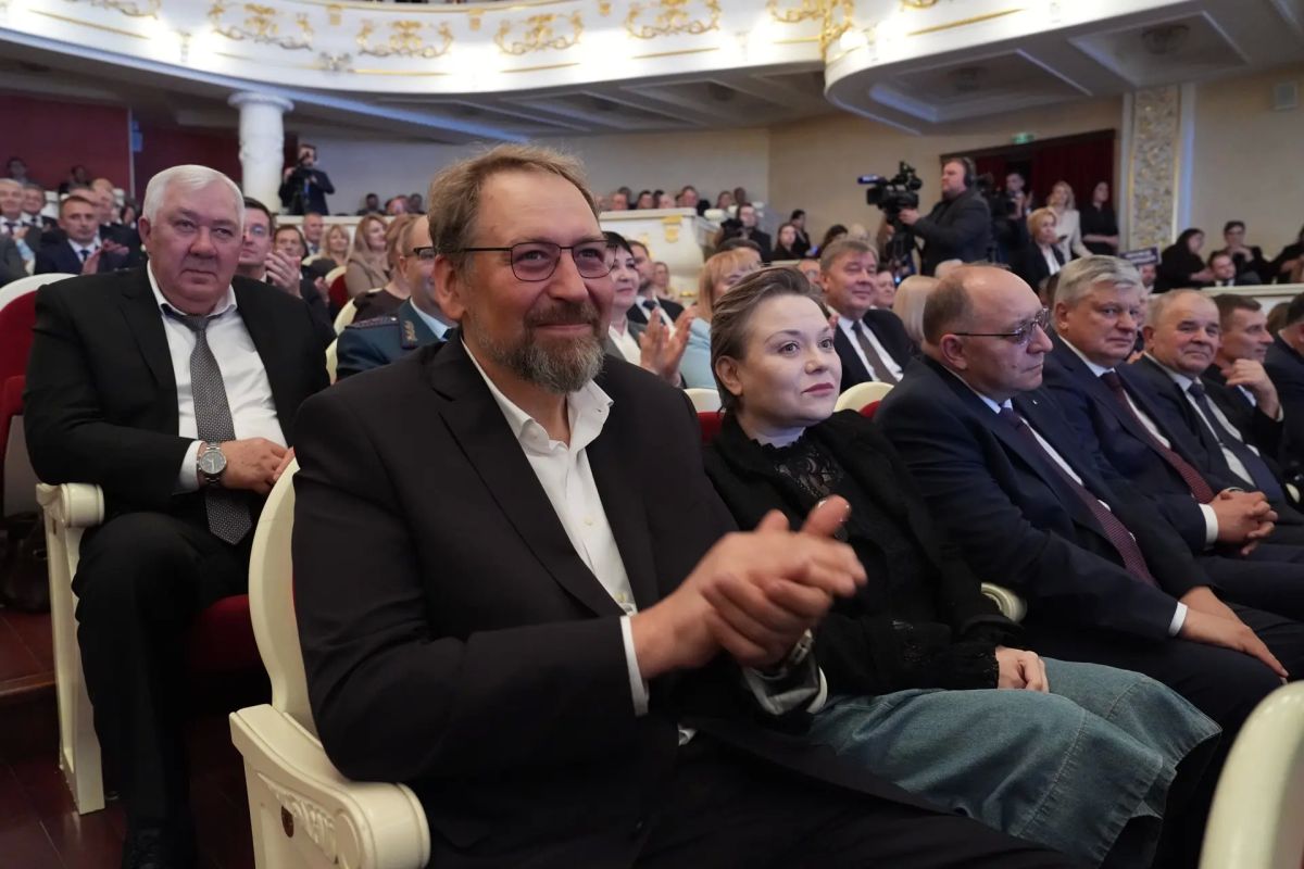 Артём Здунов: Дорогие земляки!. Для меня огромная честь служить родной Мордовии - это высочайшее доверие и большая ответственность за благополучие всех жителей, социально- экономическое развитие республики Артём Здунов: Дорогие земляки!. Для меня огромная честь служить родной Мордовии - это высочайшее доверие и большая ответственность за благополучие всех жителей, социально- экономическое развитие республики