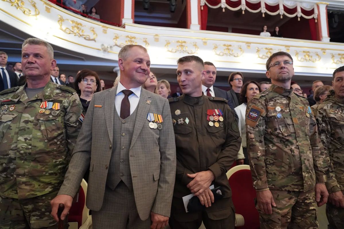 Артём Здунов: Дорогие земляки!. Для меня огромная честь служить родной Мордовии - это высочайшее доверие и большая ответственность за благополучие всех жителей, социально- экономическое развитие республики Артём Здунов: Дорогие земляки!. Для меня огромная честь служить родной Мордовии - это высочайшее доверие и большая ответственность за благополучие всех жителей, социально- экономическое развитие республики