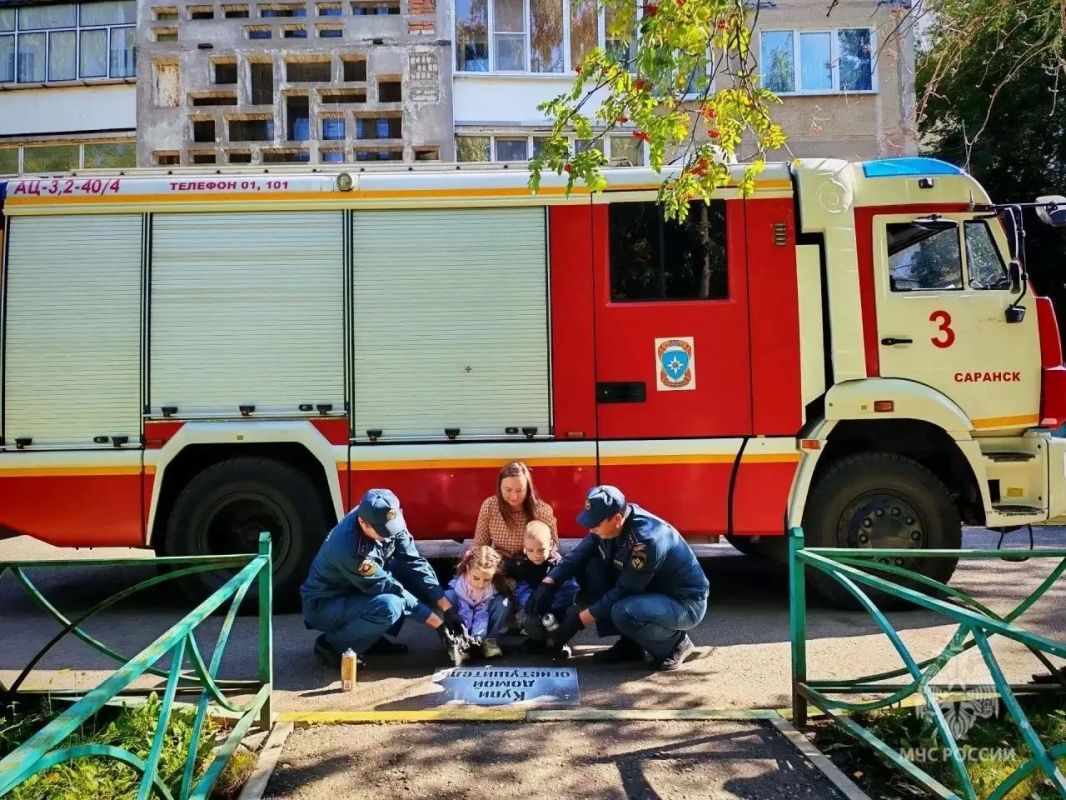 Важная социальная акция. В рамках проекта «Говорящий асфальт» воспитанники... Важная социальная акция. В рамках проекта «Говорящий асфальт» воспитанники...