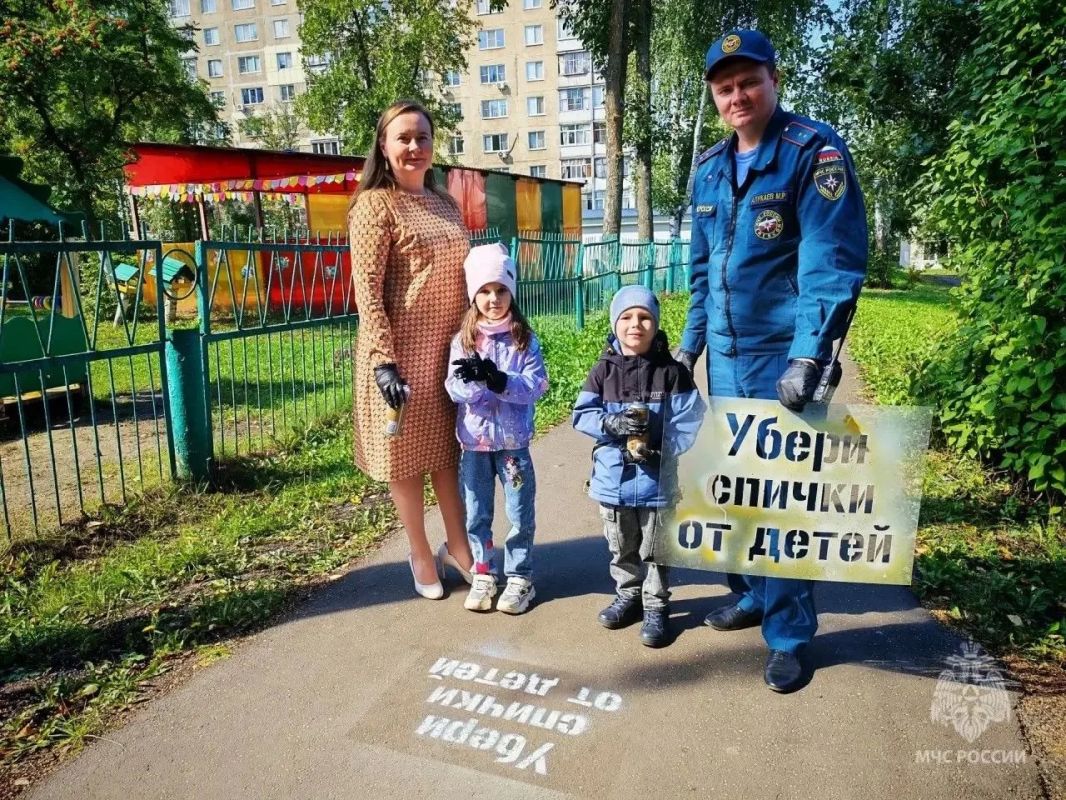 Важная социальная акция. В рамках проекта «Говорящий асфальт» воспитанники... Важная социальная акция. В рамках проекта «Говорящий асфальт» воспитанники...