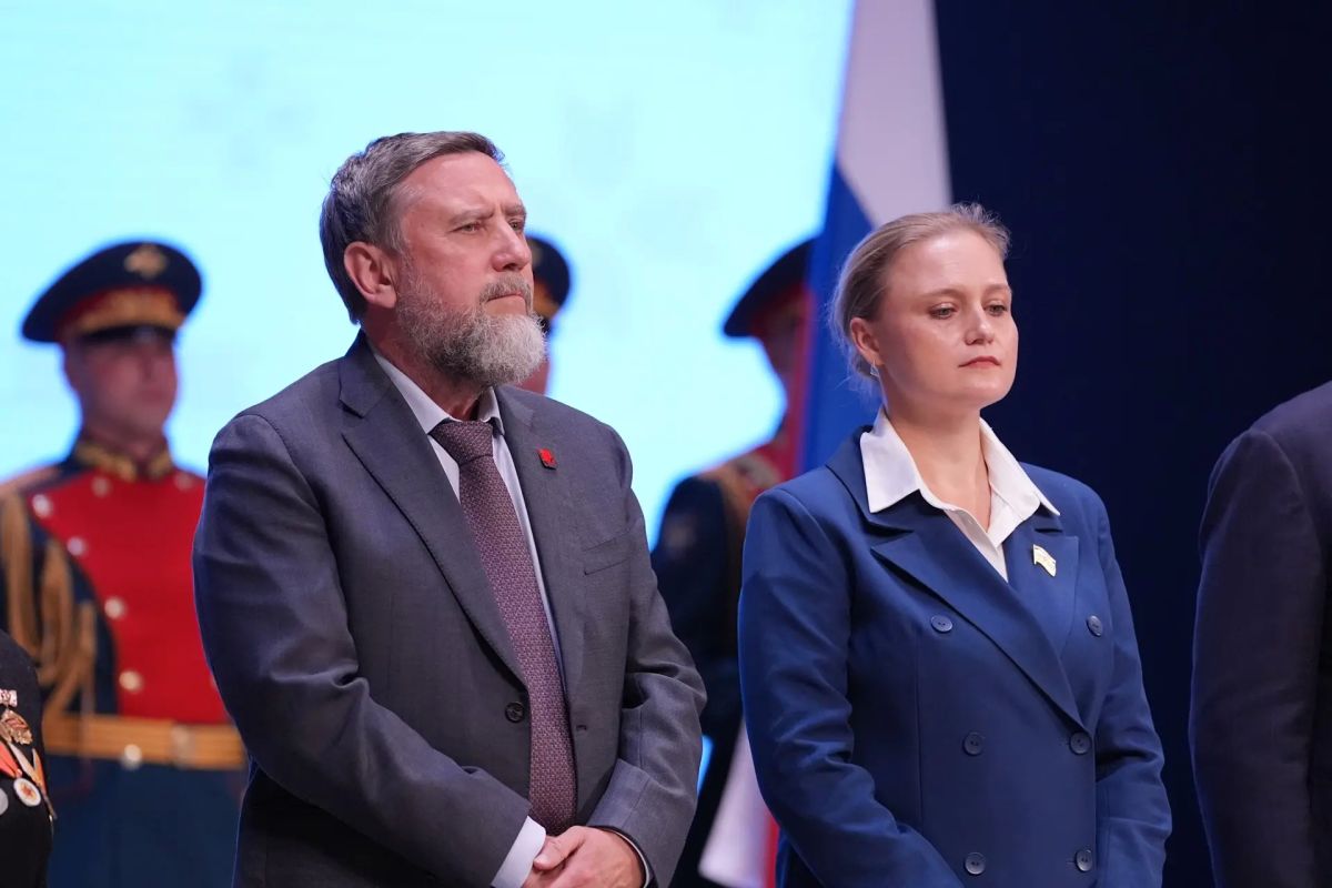 Артём Здунов: Дорогие земляки!. Для меня огромная честь служить родной Мордовии - это высочайшее доверие и большая ответственность за благополучие всех жителей, социально- экономическое развитие республики Артём Здунов: Дорогие земляки!. Для меня огромная честь служить родной Мордовии - это высочайшее доверие и большая ответственность за благополучие всех жителей, социально- экономическое развитие республики