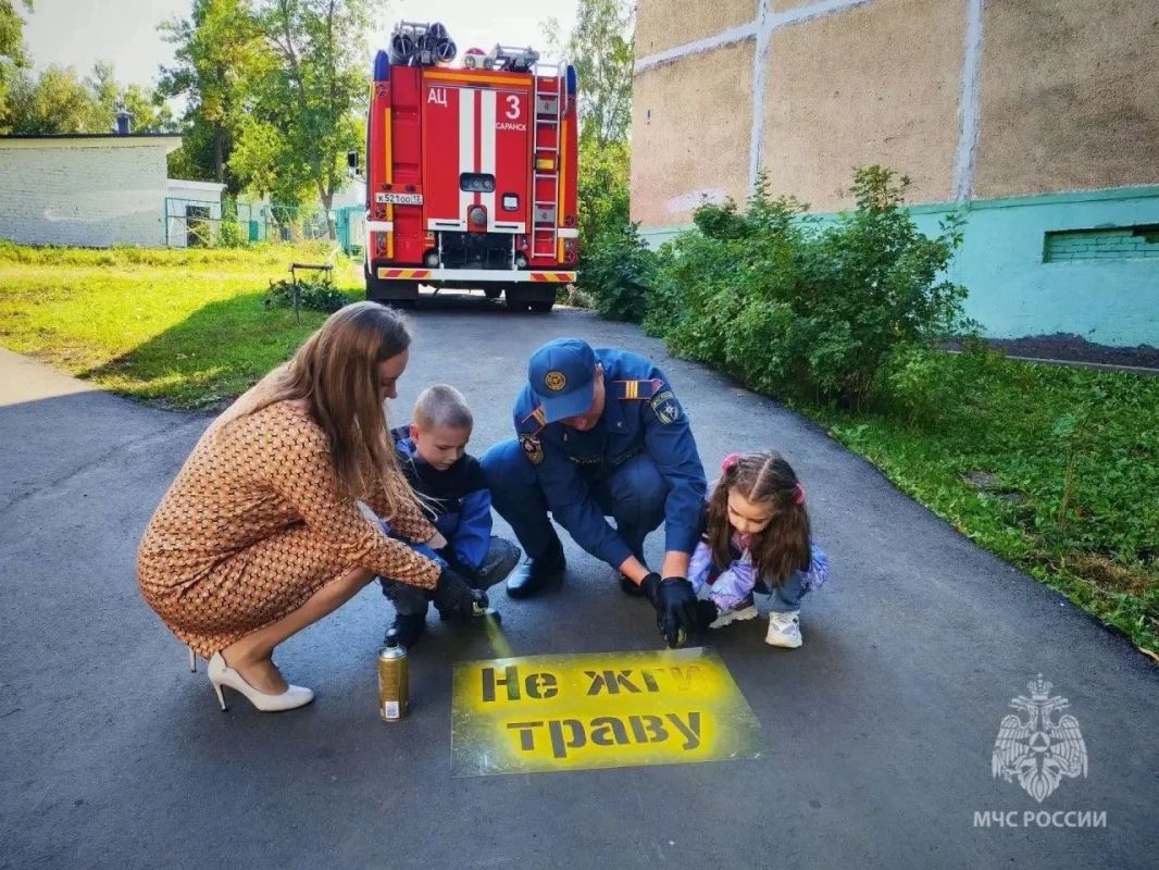 Важная социальная акция. В рамках проекта «Говорящий асфальт» воспитанники... Важная социальная акция. В рамках проекта «Говорящий асфальт» воспитанники...