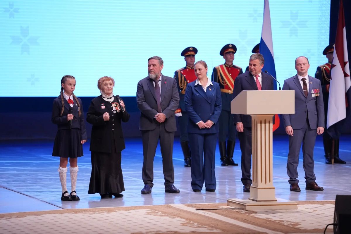 Артём Здунов: Дорогие земляки!. Для меня огромная честь служить родной Мордовии - это высочайшее доверие и большая ответственность за благополучие всех жителей, социально- экономическое развитие республики Артём Здунов: Дорогие земляки!. Для меня огромная честь служить родной Мордовии - это высочайшее доверие и большая ответственность за благополучие всех жителей, социально- экономическое развитие республики