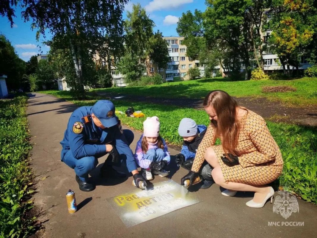 Важная социальная акция. В рамках проекта «Говорящий асфальт» воспитанники...