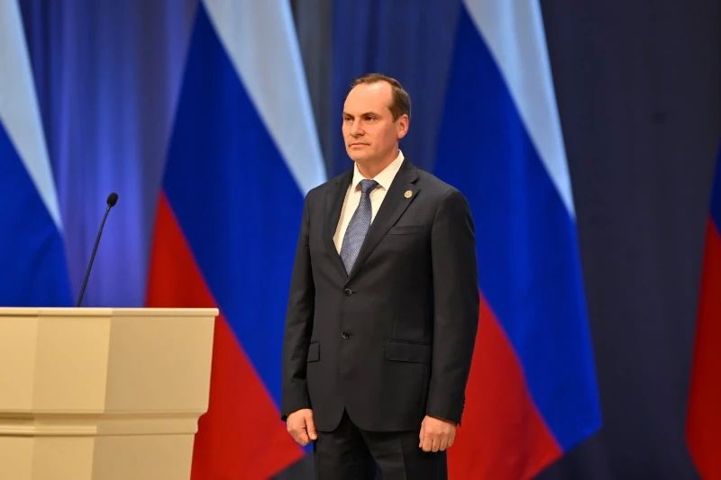 Артм Здунов приветствовал присутствующих по-эрзянски, а потом обратился в зал со словами благодарности: