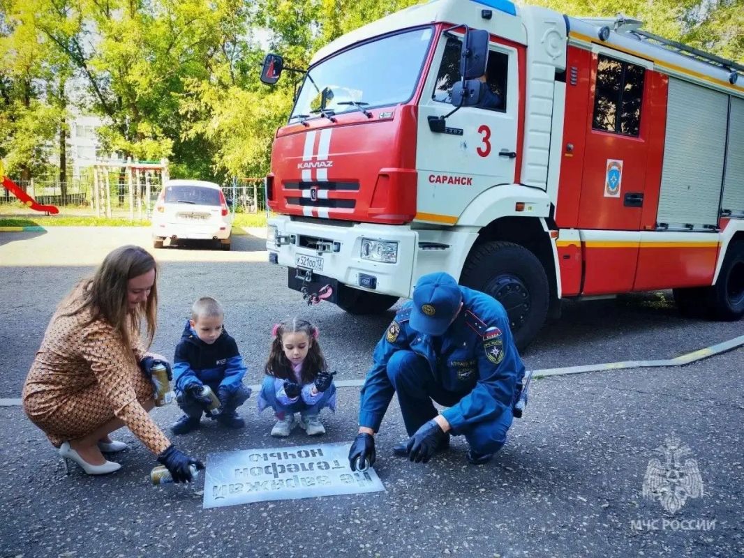 Важная социальная акция. В рамках проекта «Говорящий асфальт» воспитанники... Важная социальная акция. В рамках проекта «Говорящий асфальт» воспитанники...